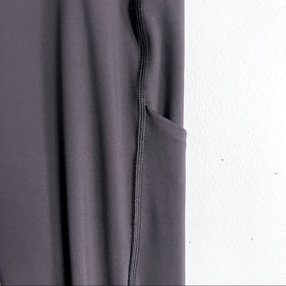 Athleta Ultimate Stash Pocket Capri Solid Black Leggings Active Workout Gym - Picture 10 of 14